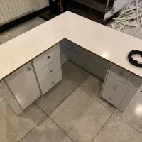 میز کار ال صفر|دفتر کار|صومعه‌سرا, |دیوار