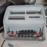 ماشین حساب عتیقه صندوق