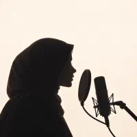 گوینده و مجری حرفه ای خانم
