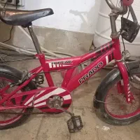 دو عدد دوچرخه ۱۲ و ۱۶