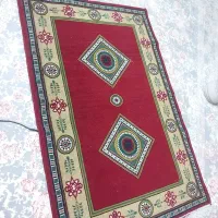 چند تافرش قرمز ودوعددفرش رنگی ب فروش میرسد