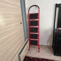 نردبان قرمز