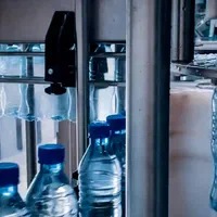 کارگرساده‌ با جاخواب‌غذابیمه سرویس