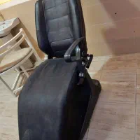 صندلی و ایینه