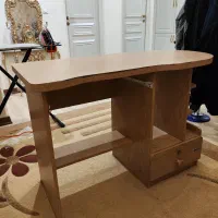 میز تحریر و کامپیوتر