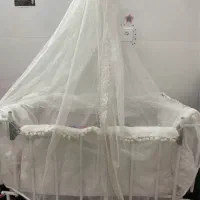 گهواره کنار‌تخت مادر فلزی