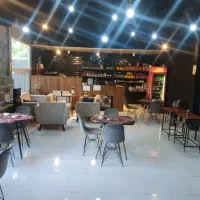 استخدام نیروی خانم برای کار در کافه