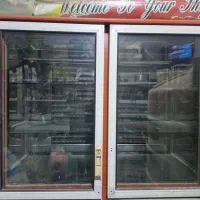 یخچال چهاردر مغازه
