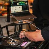 دی جی حرفه ای آماده همکاری با کافه رستورانها Dj