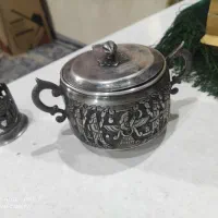 یه قندان و یه جا استکانی نقره