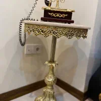 میز تلفن برنجی رنگ ثابت با تلفن زیبا|میز تلفن|اندیشه, شهرک صدف|دیوار