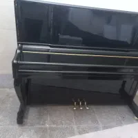 پیانو آکوستیک مشکی براق نو هست