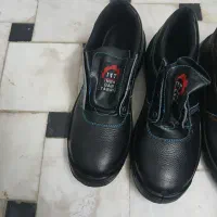 کفش ایمنی ملت ۴۲و۴۵|کیف، کفش، کمربند|قم, قلعه کامکار|دیوار