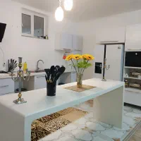 کابینت نو به همراه اجاق رومیزی و سینک و هود