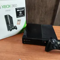 xbox 360 سوپر اسلیم در حد نو کپی خور