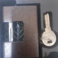یک عدد پرژکتور مهتابی ویک عدد قفل کتابی نو