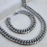 گردنبند و دستبند