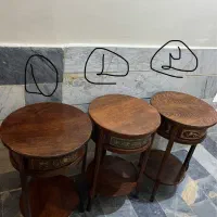 سه عدد میز چوبی تلفن ،کنارسالنی ،آباژور