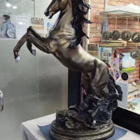مجسمه اسب