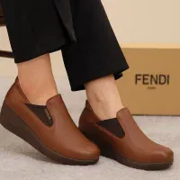 ادمین اینستاگرام و مدل برا کیف و کفش زنانه