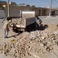 حمل نخاله های ساختمانی با کارگر