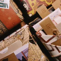 کتابفروشی و آرت‌شاپ