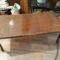 تخت دونفره دو عدد صندلی آشپزخانه دوعدد صندلی اداری