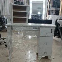 اجاره ی میز ناخن در سالن ارایشی