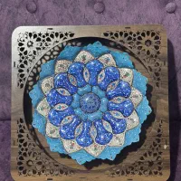 بشقاب میناکاری با قاب چوبی