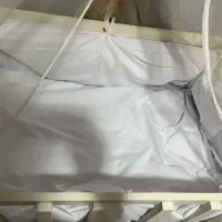 تخت نوزاد کنار مادر