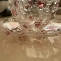 تعدادی ظرف بلوری اکسسوری منزل لوکس و یک عدد سرخ کن