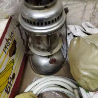 یک حخجال و چراغ توری و چراغ نفتی