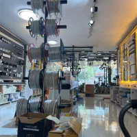 انبار دار و شاگرد فروشگاه الکتریکی