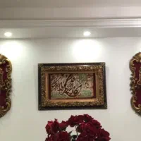 تابلو فرش دستباف به همراه شمعدان های دیواری