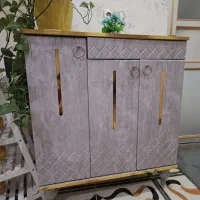 جاکفشی و میز تلوزیون