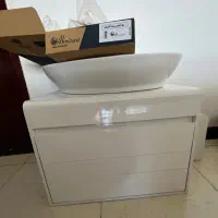 روشویی نو، آک و نصب نشده به همراه شیرآلات آن