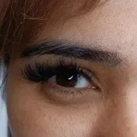 انجام خدمات اکستنشن و لیفت مژه و ابرو