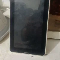 دوعدد تبلت یکی سامسونگ اون یکی نمیدونم اسمش چیه