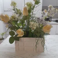 گلدان وگل مصنوعی