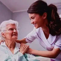 استخدام پرستار سالمند خانم