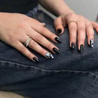 کاشت ناخن و خدمات تخصصی ناخن
