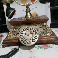 تلفن مدل قدیمی چوب