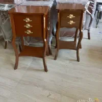 میز تلفن و ساعت و آباژور ایستاده وصندلی اپن