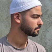 کلاه لئونی|لباس|رشت, گلسار|دیوار