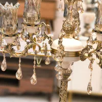 کنار سالنی آباژور ایستاده لوستری 7 لامپه (لوستر)|چراغ خواب و آباژور|تبریز, |دیوار