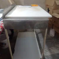 میز و چاقو مرغ خوردکردن