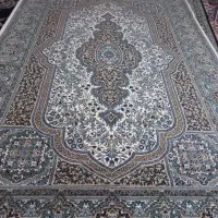 فرش شش متری با کمی پوسیدگی که در عکس مشخصه