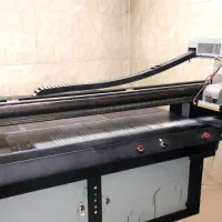 دستگاه چاپ فلت بد UV/هد ریکو/ در حال کار