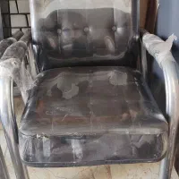 دو عدد صندلی اداری تمیزونوبامیزشیشه ای