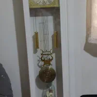 ساعت سفید ایستاده